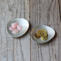 Stone mini ふぞろいの小さい錫銀色皿　2枚組