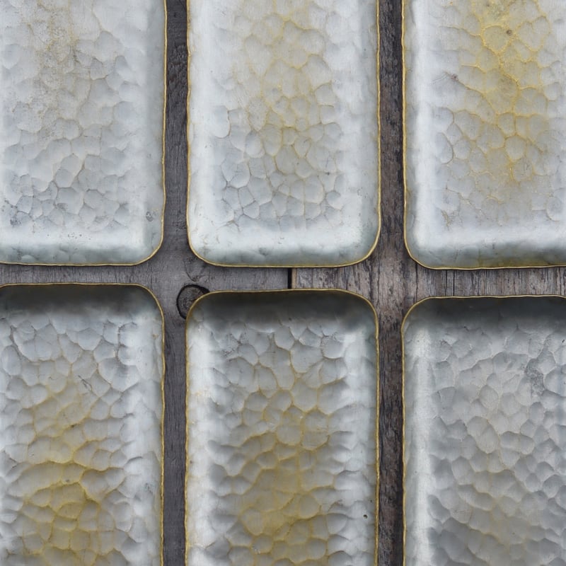 鎚目模様の錫銀色小皿 [ 海月 ] | WATO