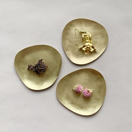 Stone S  ふぞろいの黒染皿