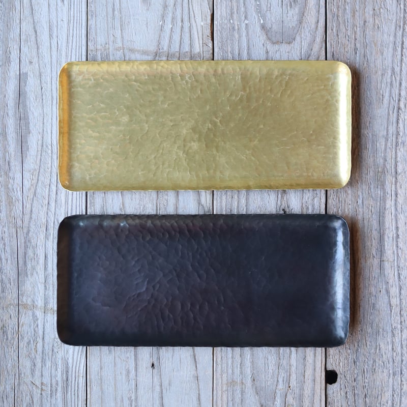 鎚目模様の長方形キャッシュトレー 真鍮／黒染／錫めっき | WATO