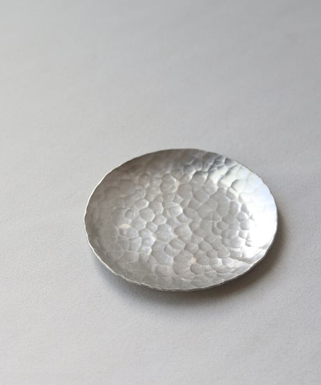 鎚目模様の真鍮豆皿  [　錫銀　]