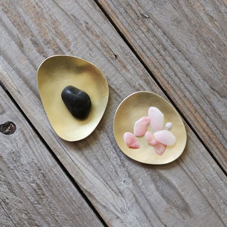 Stone mini ふぞろいの小さい真鍮皿　2枚組