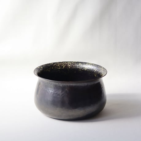 銅黒染金散らし建水