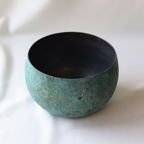 緑青のまあるい花器　[　蕾　]