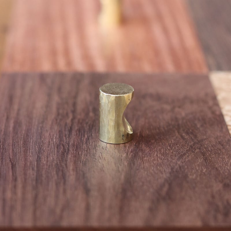 鎚目模様の真鍮ツマミS | WATO