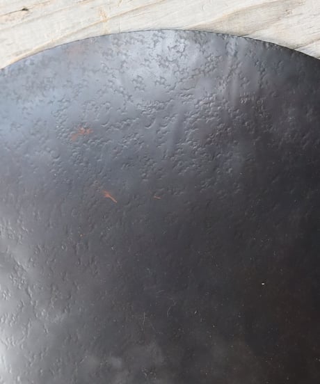 チャリティセール[展示見本アウトレット]鎚目模様のシェードランプ E26お皿型 黒染355mm
