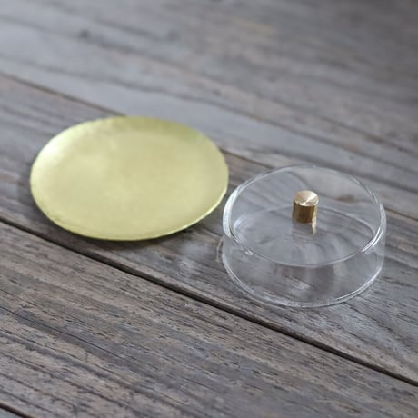 鎚目模様の真鍮豆皿とアクセサリードーム