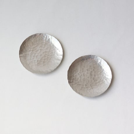鎚目模様の真鍮豆皿　 [　錫銀　]