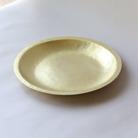 鎚目模様の真鍮リム皿　八寸