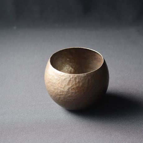 まあるい花器　黒染鎚目