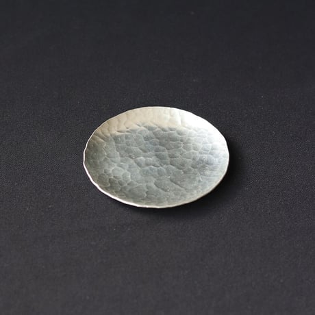 鎚目模様の真鍮豆皿　 [　錫銀　]