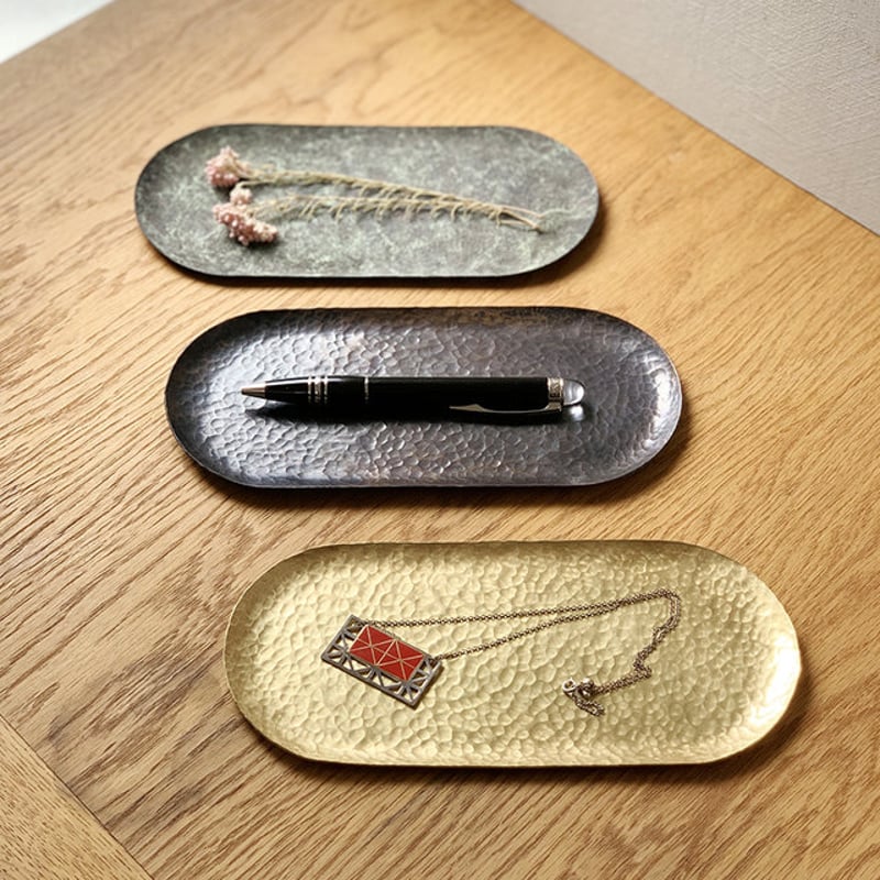 錫銀色の鎚目模様キャッシュトレー（楕円形） | WATO