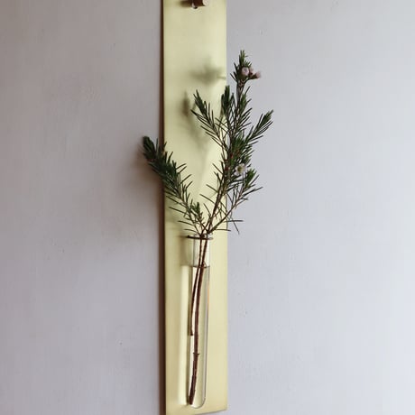 鎚目模様の壁掛け花器