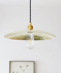 鎚目模様のシェードランプ E26お皿型 真鍮355mm