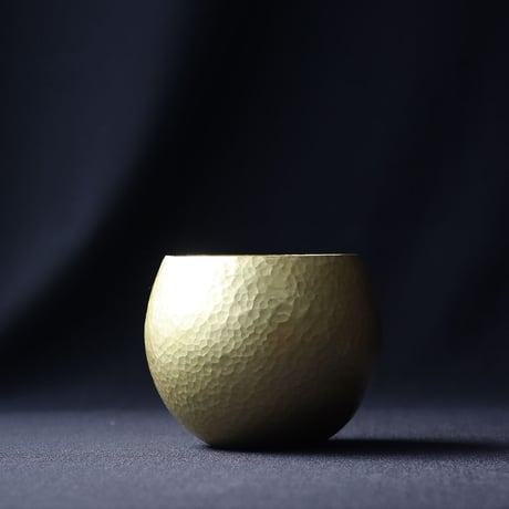 まあるい花器　真鍮鎚目