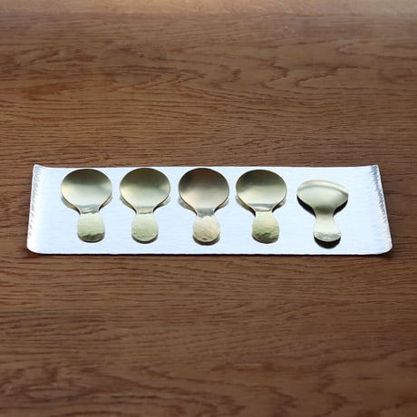 鎚目模様の真鍮茶匙