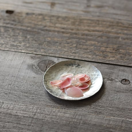 鎚目模様の真鍮豆皿　 [　錫銀　]