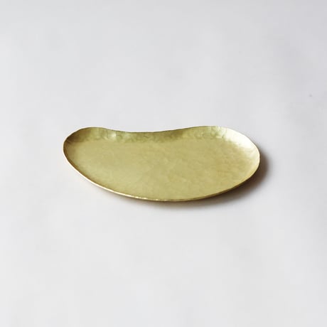 鎚目模様の勾玉平皿（真鍮）