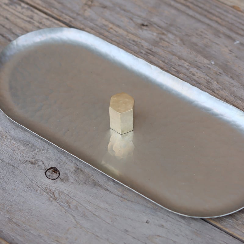 錫銀色の鎚目模様キャッシュトレー（楕円形） | WATO