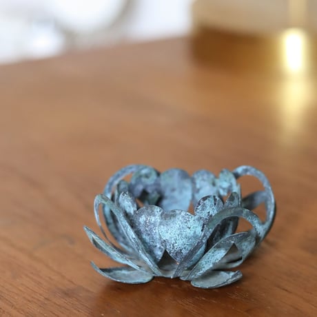 蓮型の真鍮キャンドルホルダー [ ハスアカリ ]