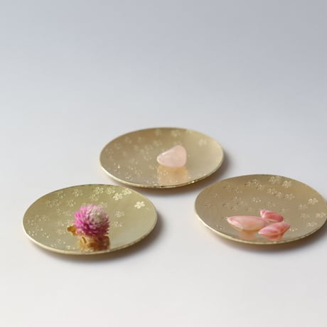 桜豆皿　[  真鍮・純銅  ]