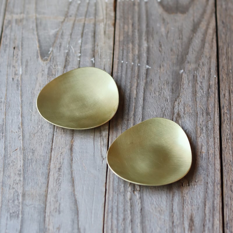 Stone mini ふぞろいの小さい真鍮皿 2枚組 | WATO Stone mini ふぞろいの小さい真鍮皿 2枚組 | WATO