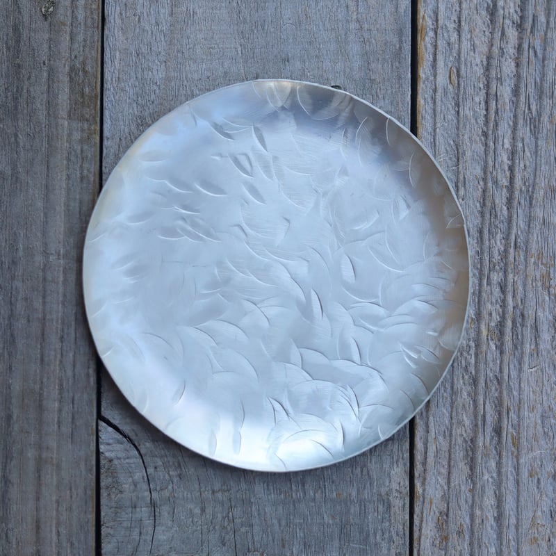 鎚目模様の錫銀色小皿 [ 海月 ] | WATO