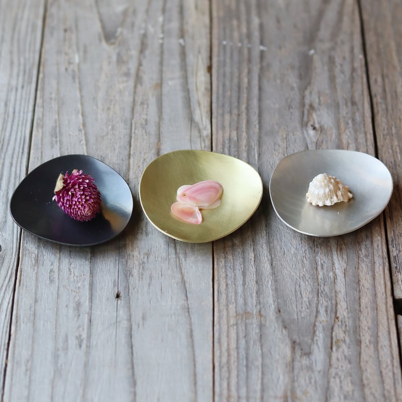 Stone mini ふぞろいの小さい真鍮皿 2枚組 | WATO