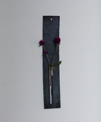 鎚目模様の黒染め壁掛け花器