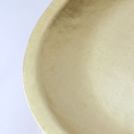 鎚目模様の真鍮リム皿　八寸