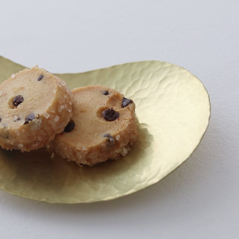 鎚目模様の勾玉皿（真鍮） | WATO