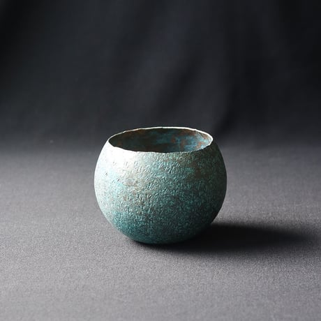 まあるい花器　緑青鎚目