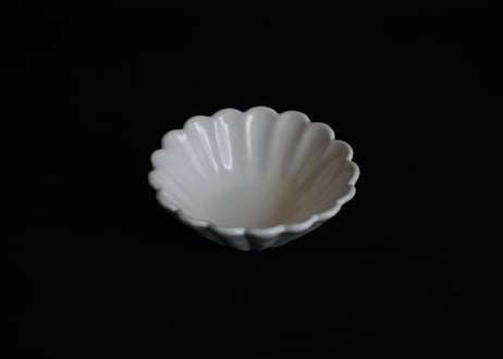 安部06 : 白釉輪花鉢