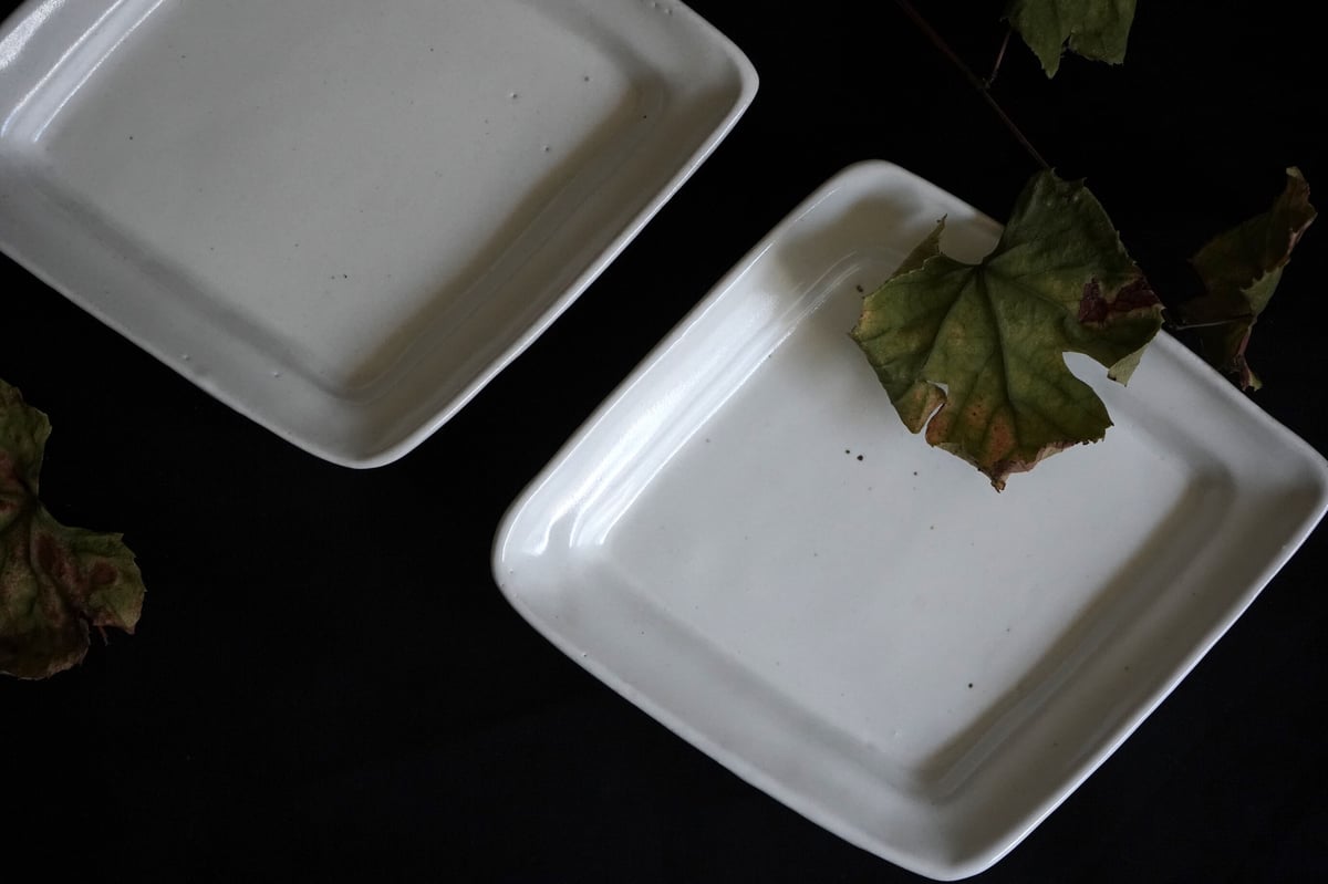 安部07 : 白釉菱形皿 | ヨリフネ