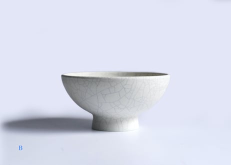 M01  :  bowl（脚長 / 貫入はっきり）