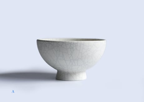 M01  :  bowl（脚長 / 貫入はっきり）