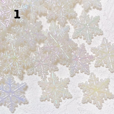 雪の結晶4つカン付きチャーム(3Peace)