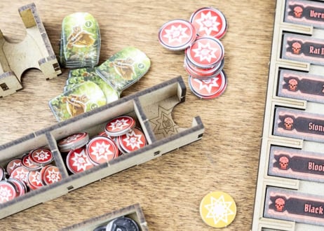 Gloomhaven: Jaws of the Lion(グルームヘイヴン：獅子のあぎと)用インサート[TD]