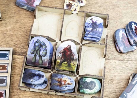 Gloomhaven: Jaws of the Lion(グルームヘイヴン：獅子のあぎと)用インサート[TD]