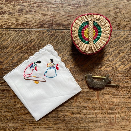 韓国の民画手刺繍ハンカチ ヴィンテージ