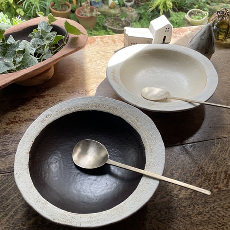 hapun pottery/パスタ・カレー皿  黒とオフホワイト変形シリーズ
