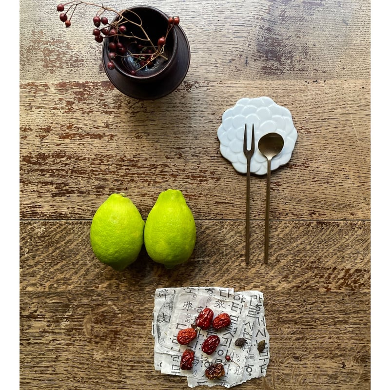 チョロクハンアリ工房/花びら箸置き豆皿 白 | hapun