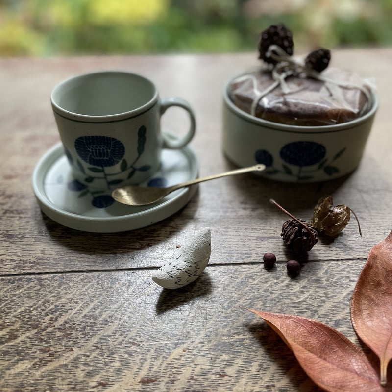 Yeogi-Damki/お重にもなる丸小鉢 花/マット | hapun