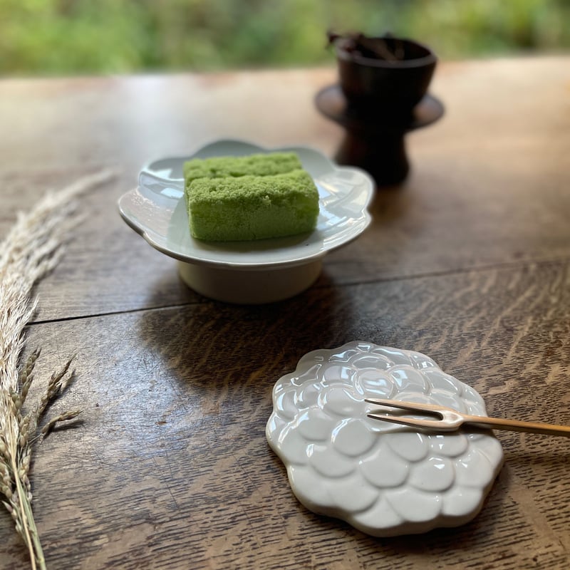 チョロクハンアリ工房/花びら箸置き豆皿 白 | hapun