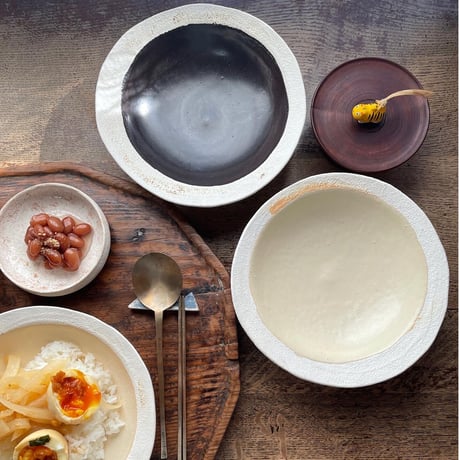 hapun pottery/パスタ・カレー皿  黒とオフホワイト変形シリーズ