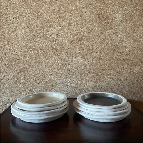 hapun pottery ナチュラル変形シリーズ リムプレート丸 オフホワイト