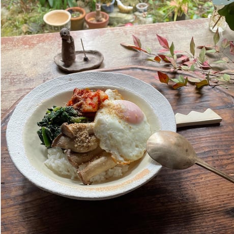 hapun pottery/パスタ・カレー皿  黒とオフホワイト変形シリーズ