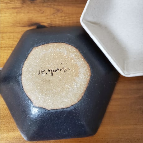 ATELIER YUJI/六角小鉢　黒