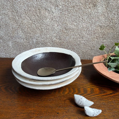 hapun pottery/パスタ・カレー皿  黒とオフホワイト変形シリーズ