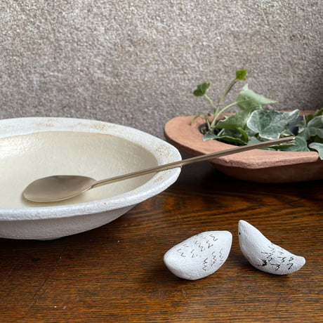 hapun pottery/パスタ・カレー皿  黒とオフホワイト変形シリーズ